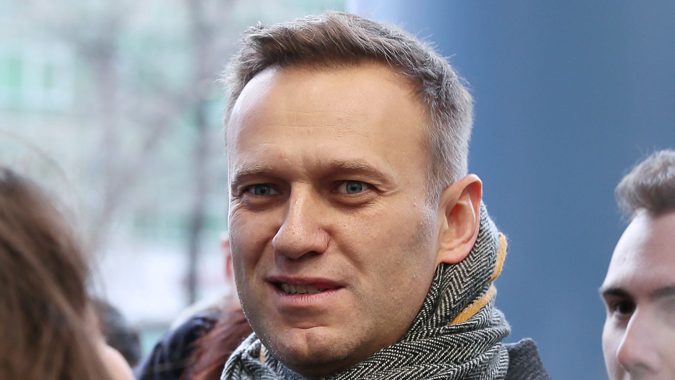 Putin Critic Alexei Navalny Says He S Slowly Recovering