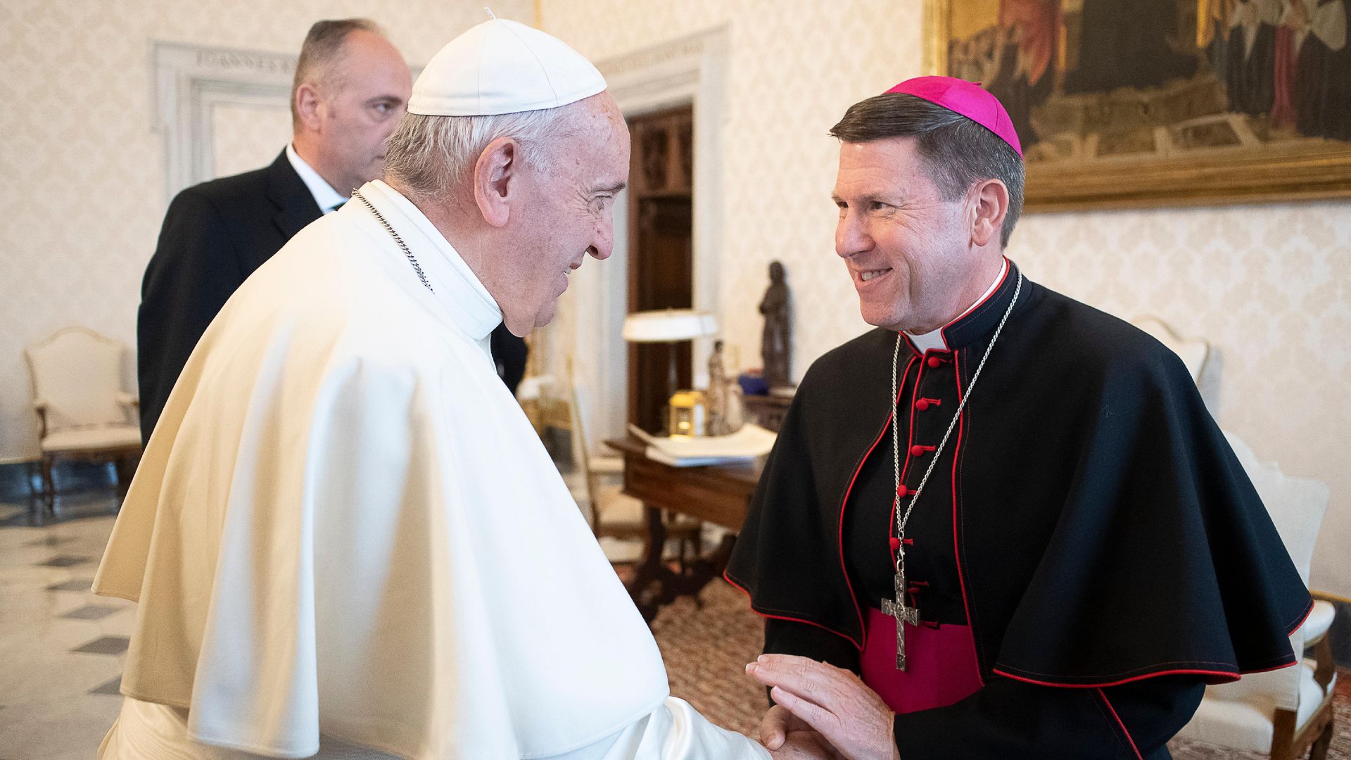 Pope Francis shaking hands with the Bishop of Nashville.