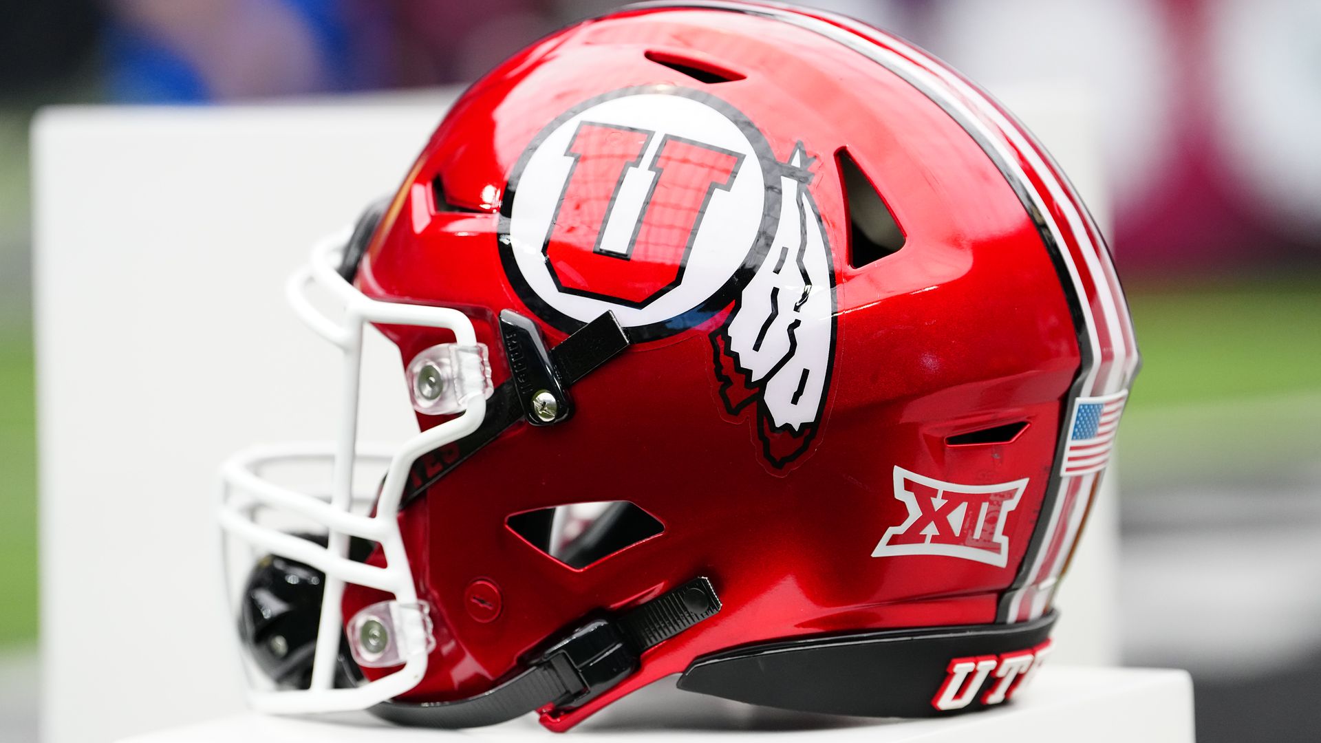 A red helmet with the letter U on it