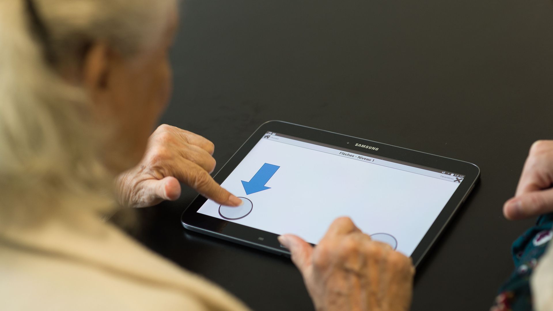 AI therapy for an Alzheimer's patient in France