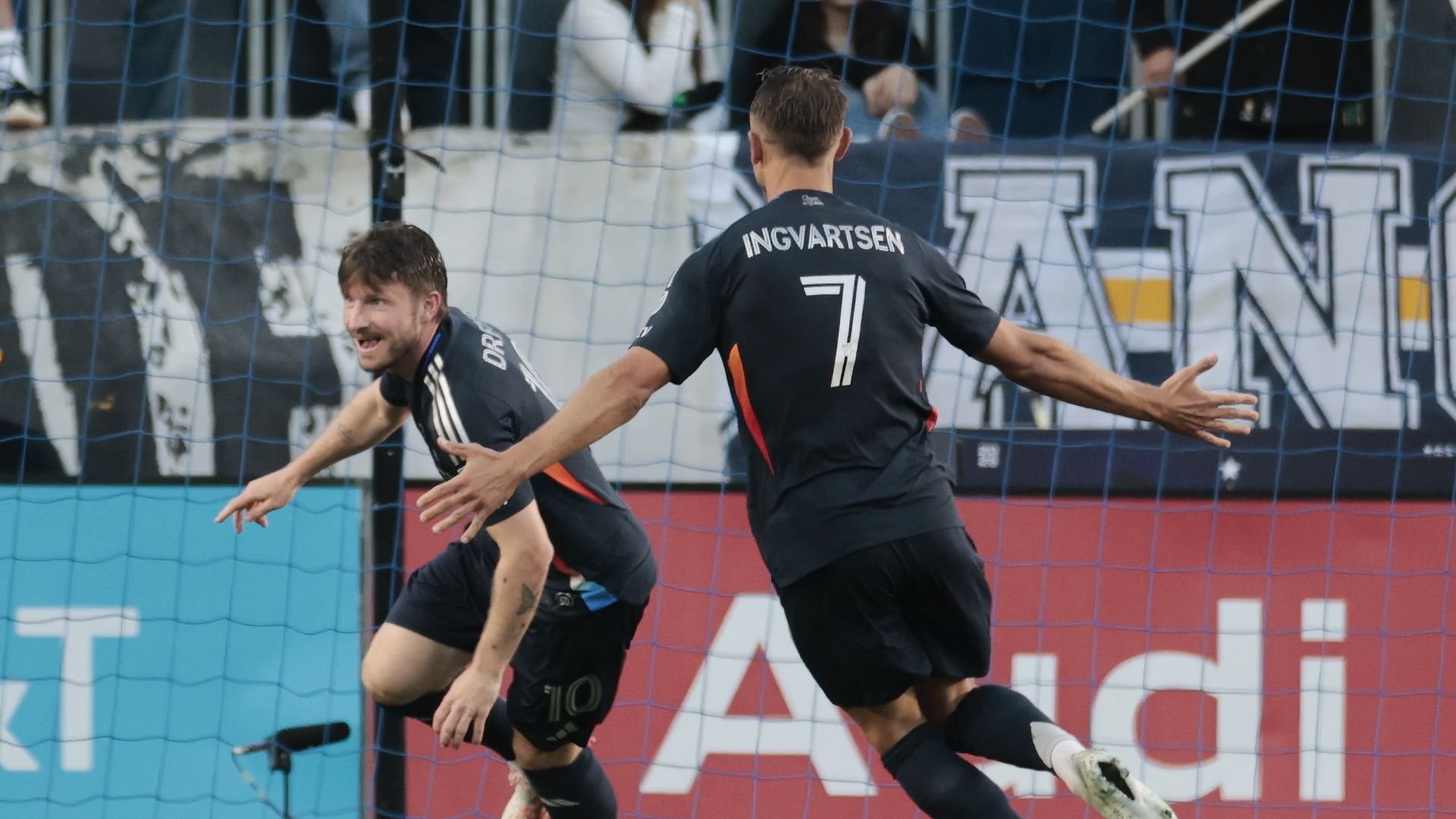 Anders Dreyer celebratingafter scoring a goal