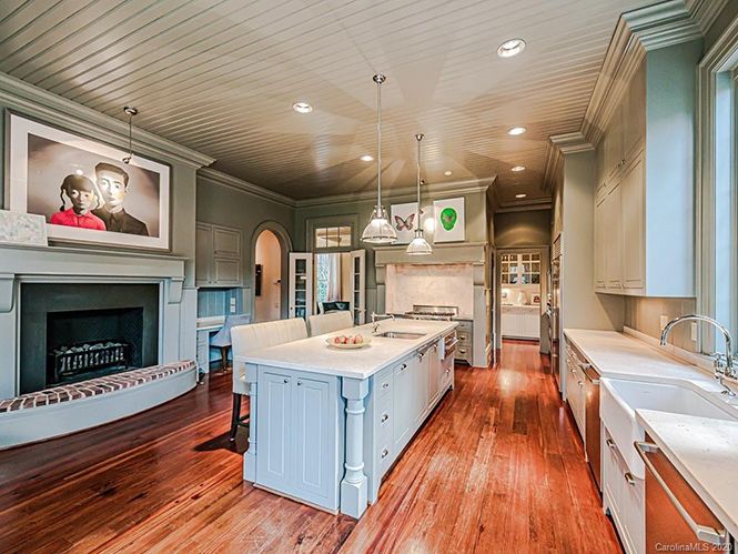 401 Eastover Road kitchen