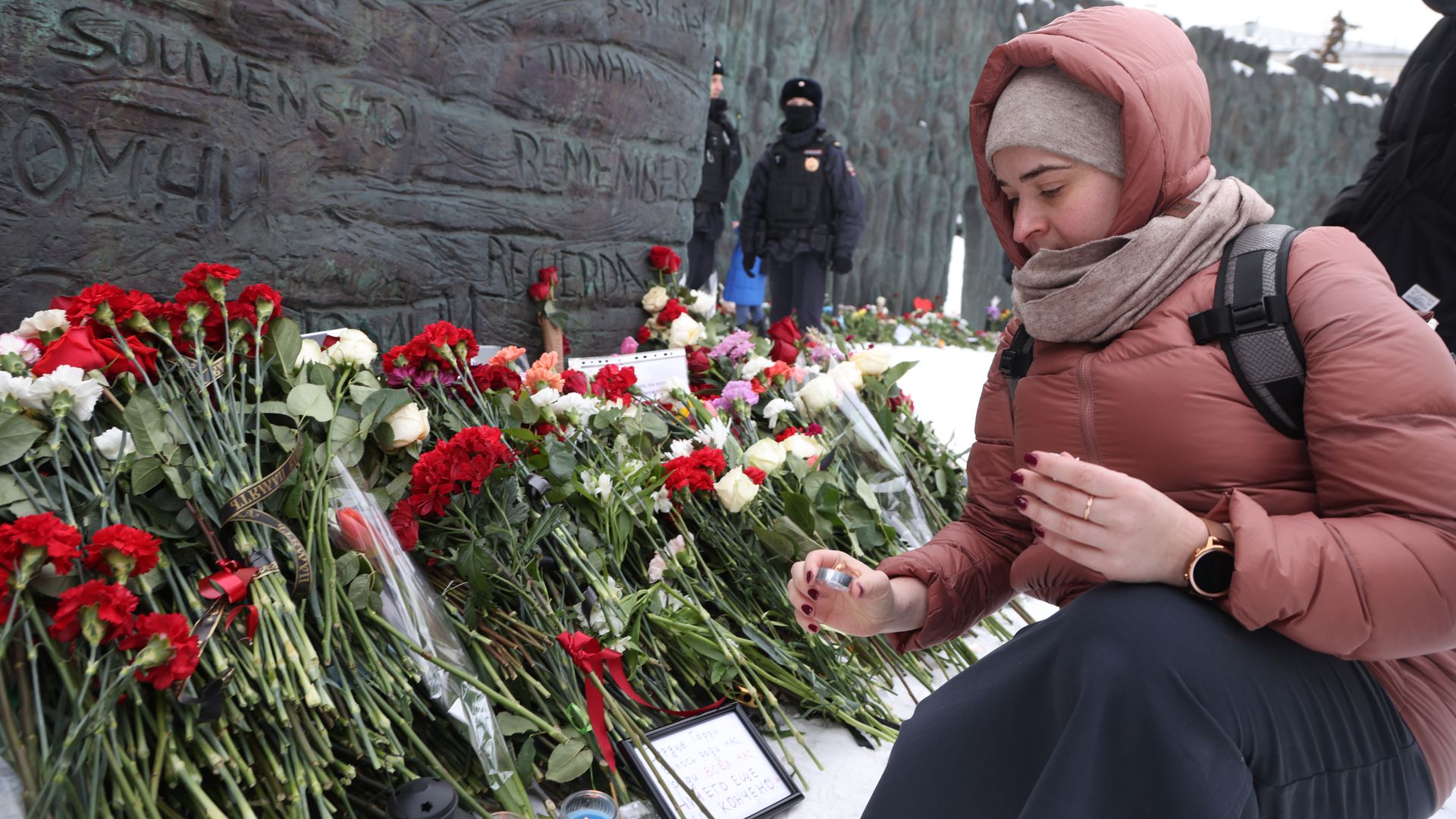  woman places a candle in memory of Alexey Navalny at the Wall of Grief monument on February 17, 2024 in Moscow, Russia. 
