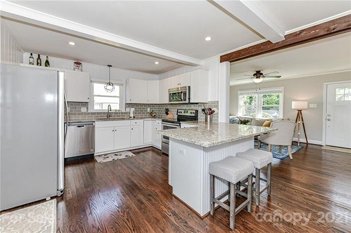 1420 Tarrington Ave, kitchen