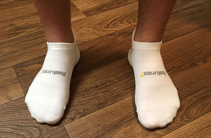 white-socks-from-feetures
