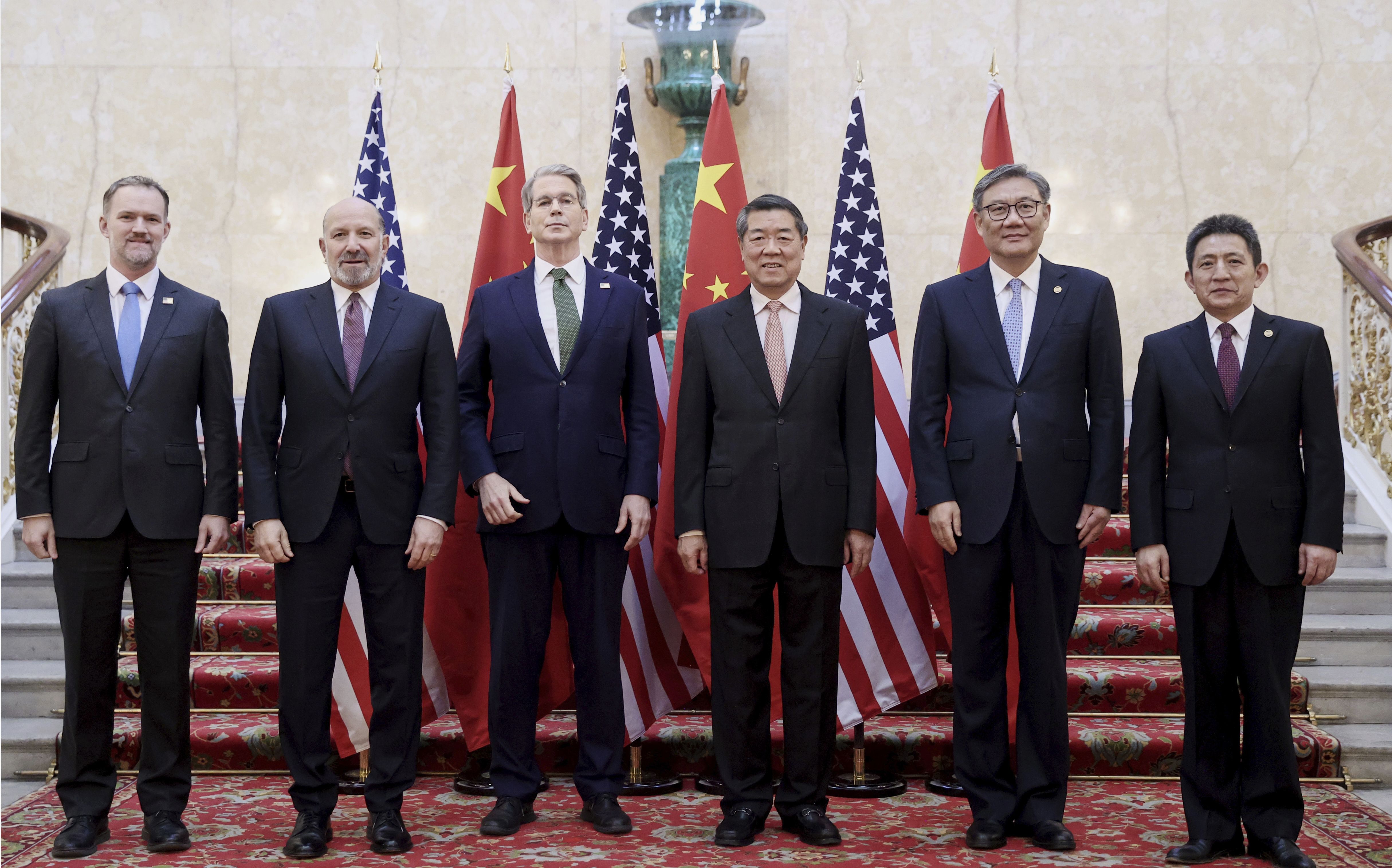 n this photo released by Xinhua News Agency, Chinese Vice Premier He Lifeng, center right, and U.S. Treasury Secretary Scott Bessent, center left, pose for a group photo with delegations before their meeting to discuss China-U.S. trade, in London, Monday, June 9, 2025. (Li Ying/Xinhua via AP)