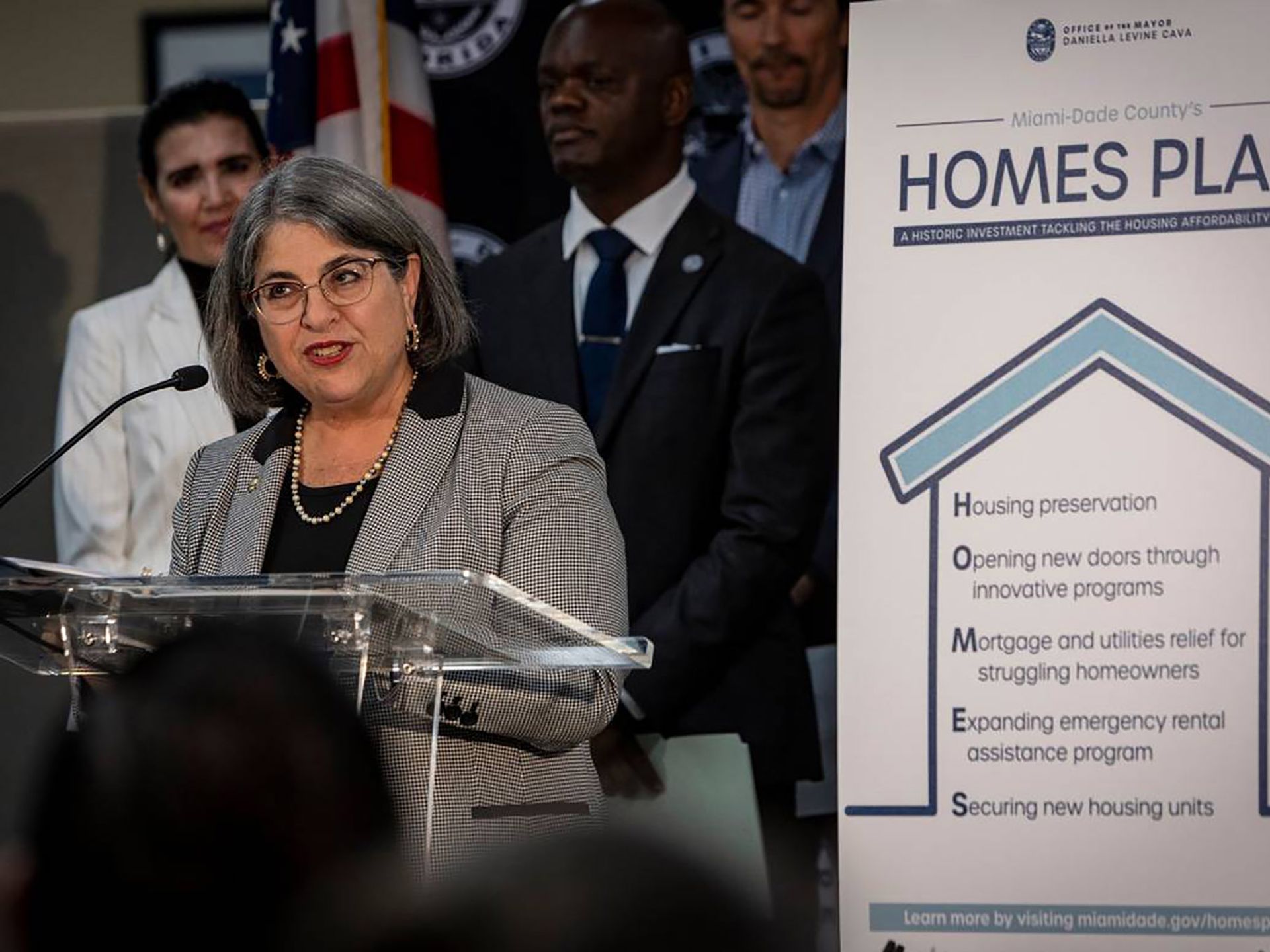 Miami-Dade commissioners pass $10B budget and raise their pay - Axios Miami