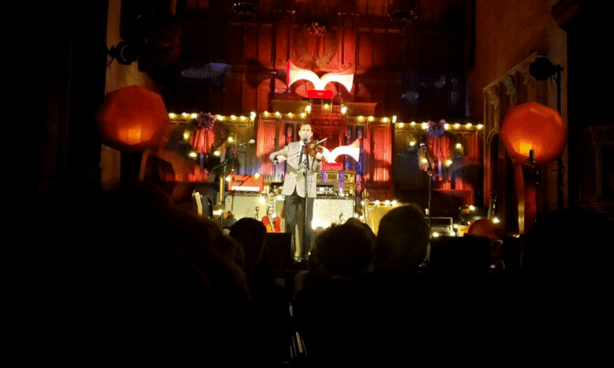 guy playing the violin