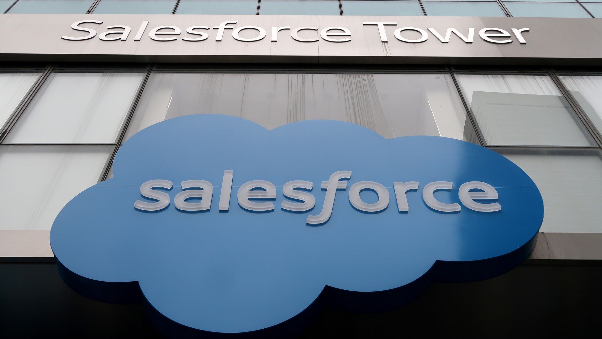 A photo of the Salesforce logo on the Salesforce Tower.