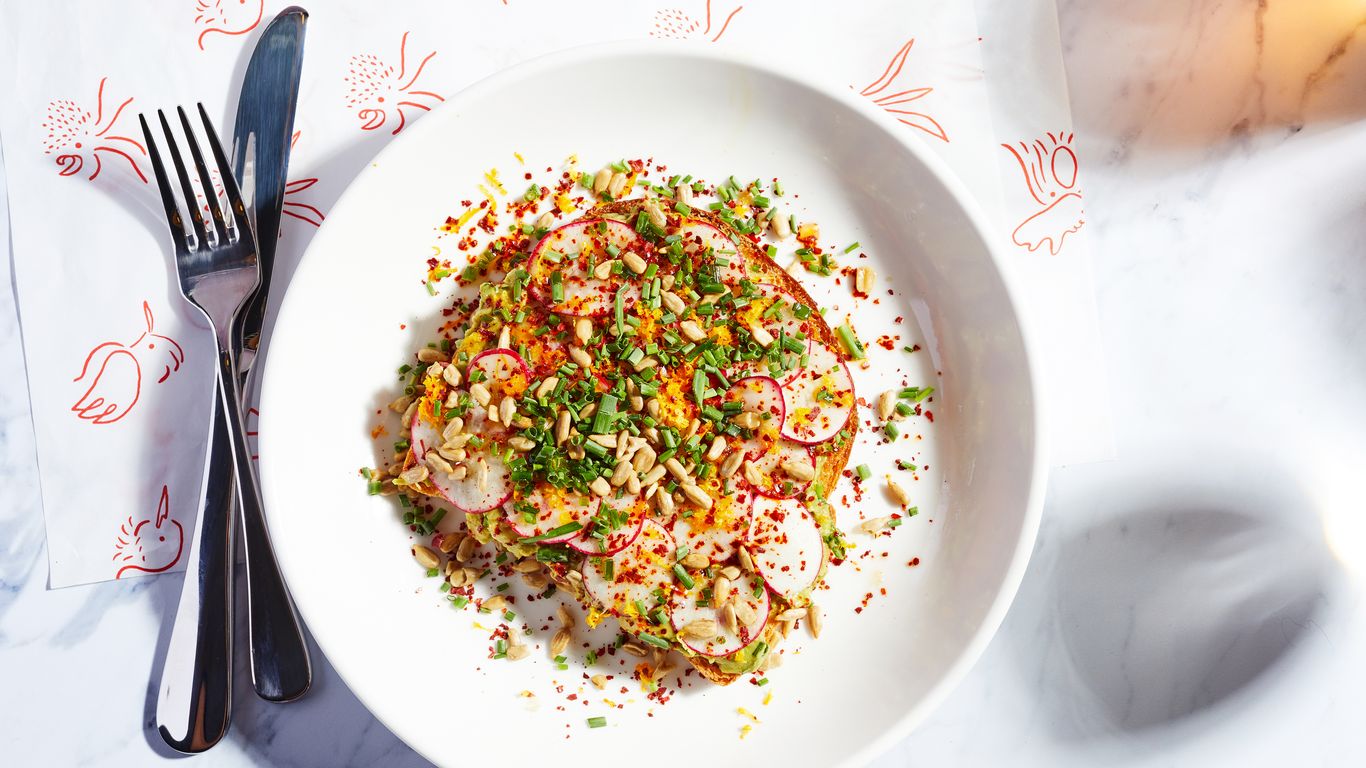 $1 cupcakes, $5 breakfast and other summer dining deals