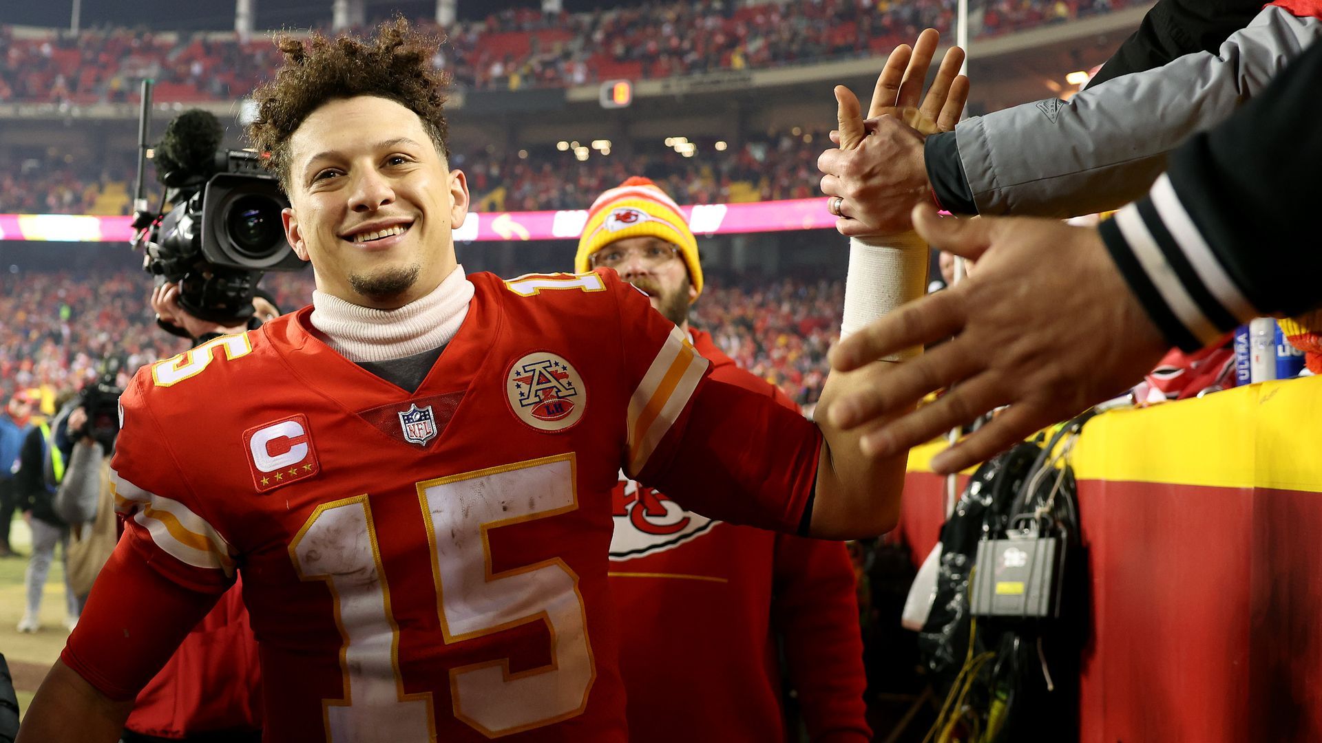 Picture of Patrick Mahomes high fiving a member of the public