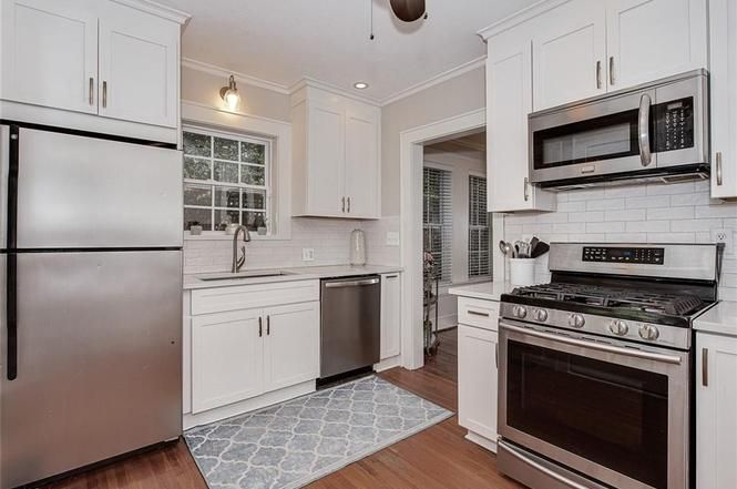 1717 Nassau Blvd. kitchen