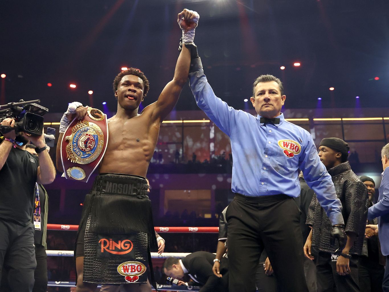 Abdullah Mason joins Cleveland's long line of boxing greats with title win - Axios Cleveland