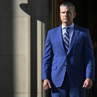 Scoop: Hegseth to meet Anthropic CEO as Pentagon threatens banishment