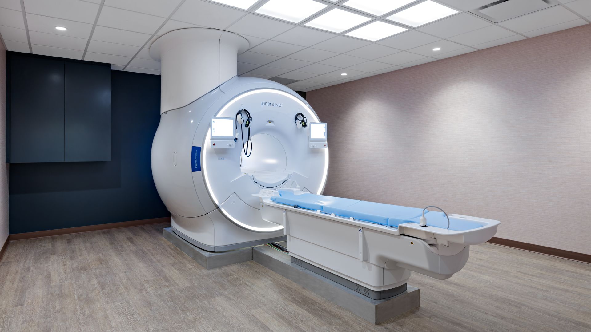 An image of Prenuvo's MRI machine in a treatment room.