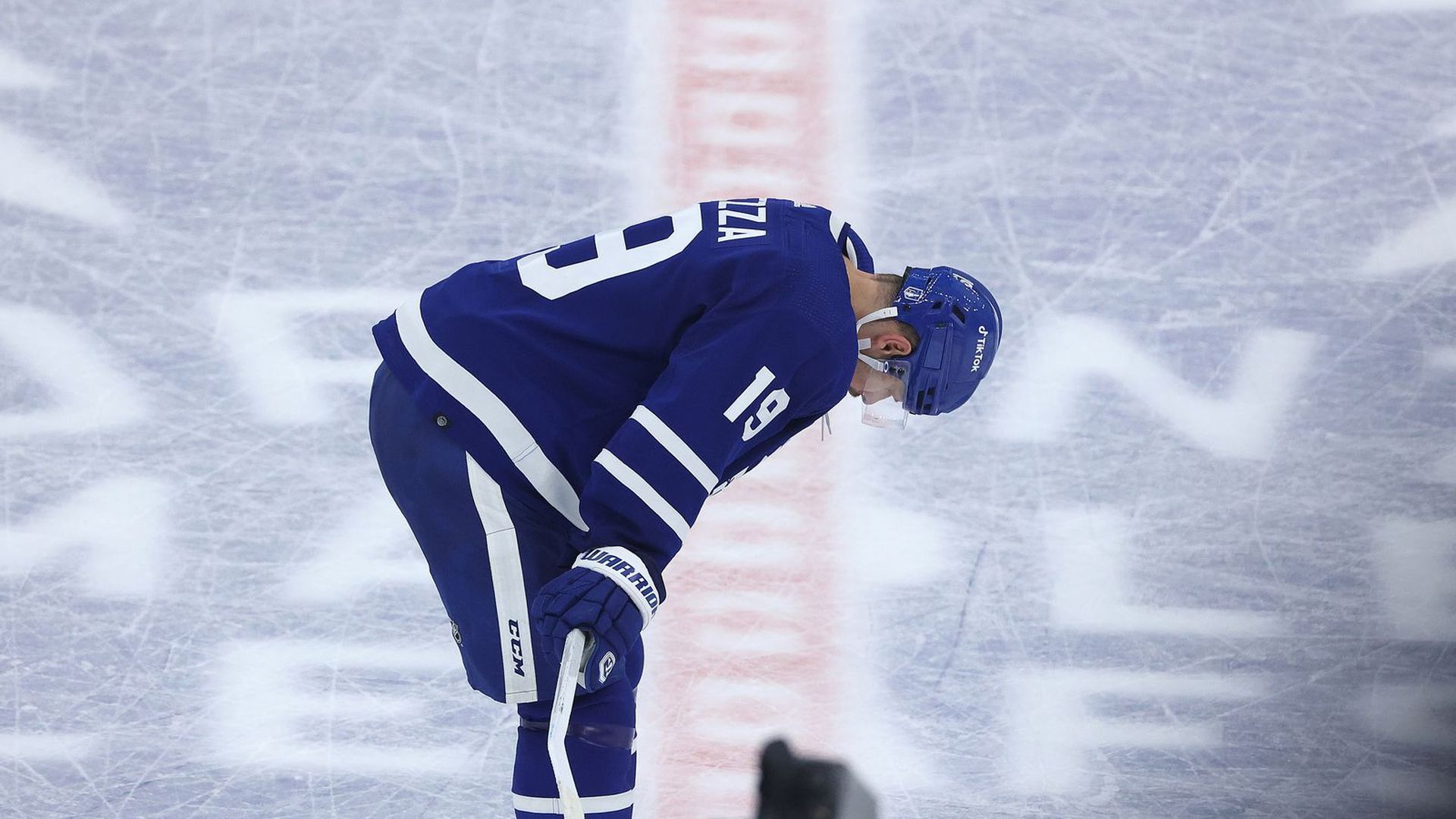 The Maple Leafs' Jason Spezza hangs his head.