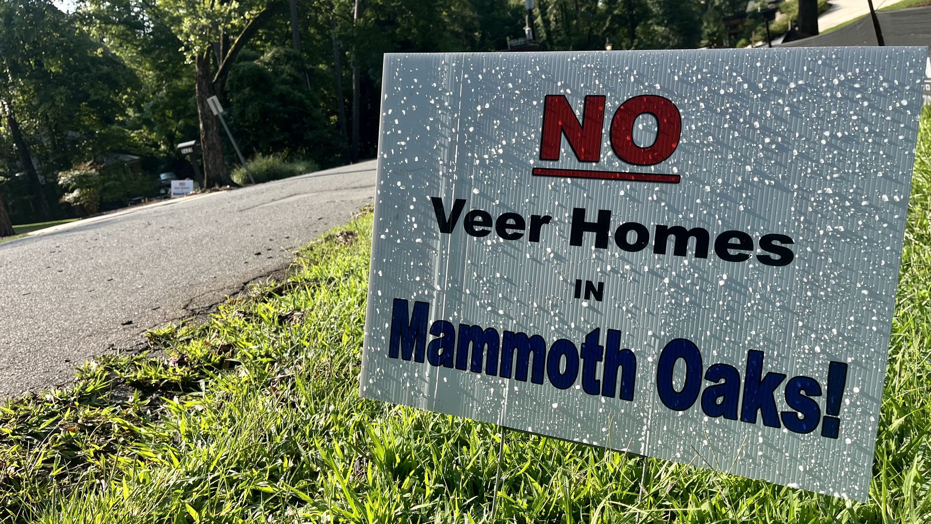 "No Veer Homes in Mammoth Oaks" sign in the grass