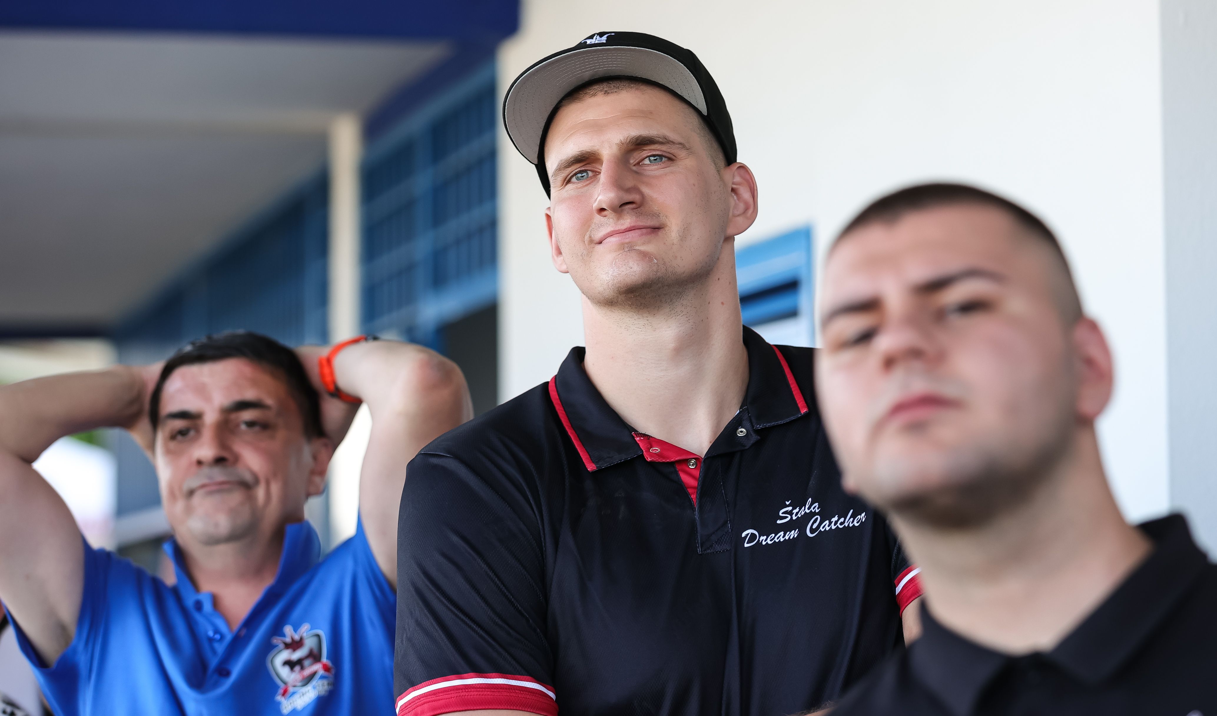 jokic watches horse race