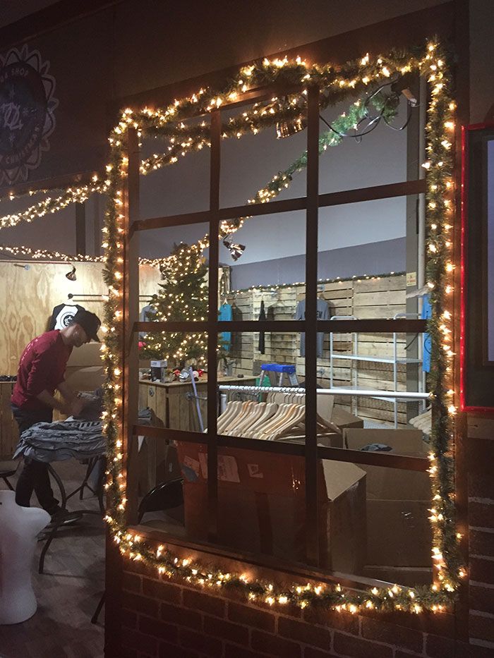 setting-up-704-shop-booth