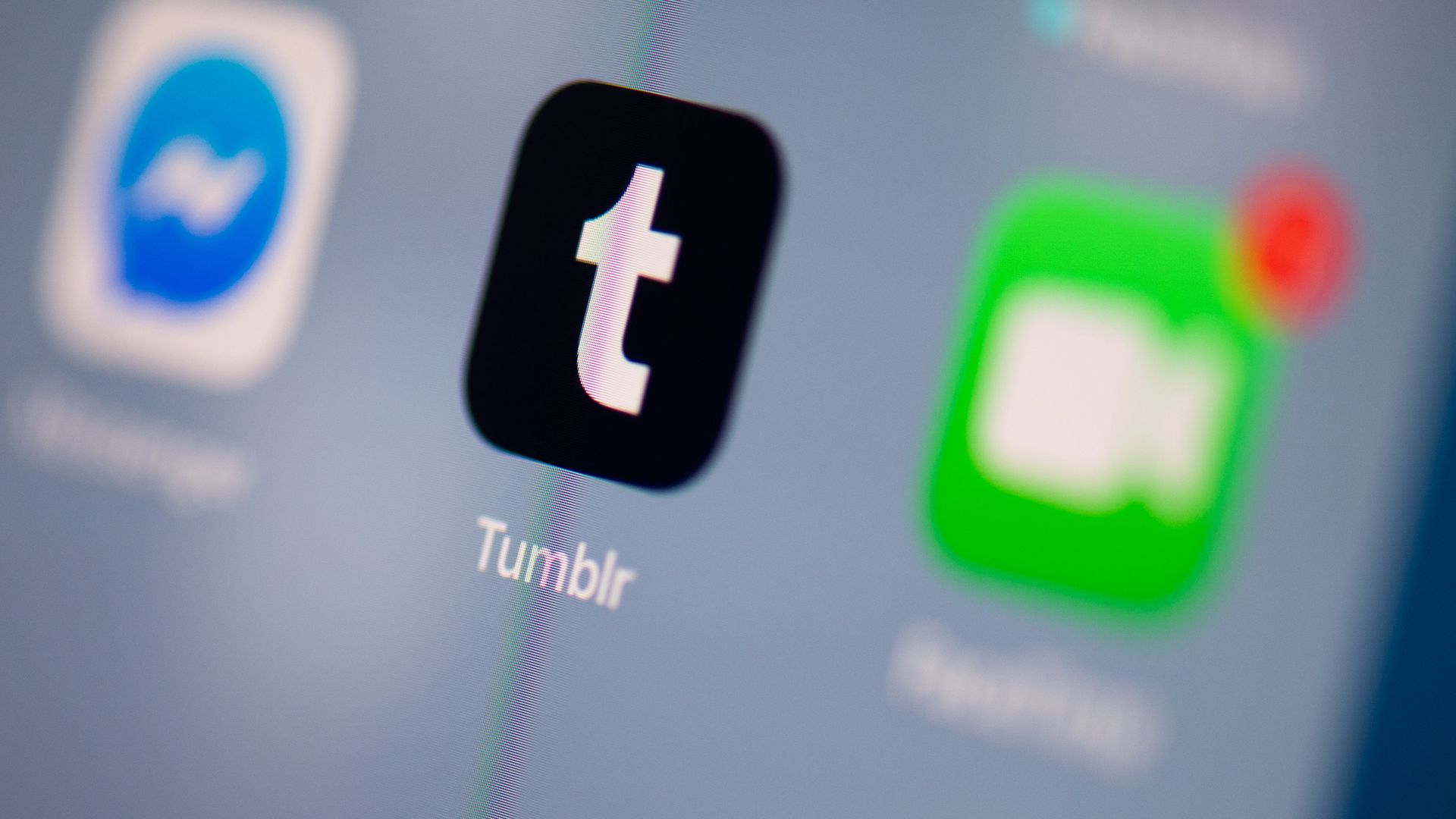 Techmeme Wordpress Com Owner Automattic Says It Will Buy Tumblr From Verizon Take On 200 Staffers And Keep The Porn Ban Source Says Automattic Paid Less Than 10m Ursula Perano Axios - videos matching new roblox promo code how to get rats