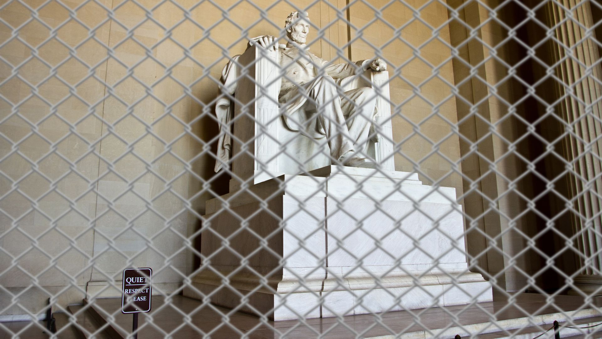 Lincoln memorial fenced in