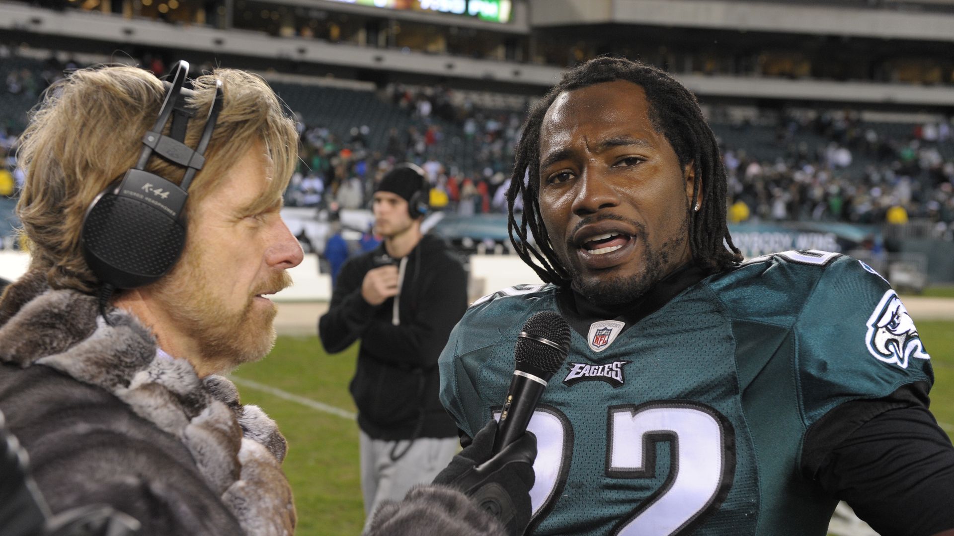 WIP radio host Howard Eskin interview former Eagles cornerback Asante Samuel at the Linc.