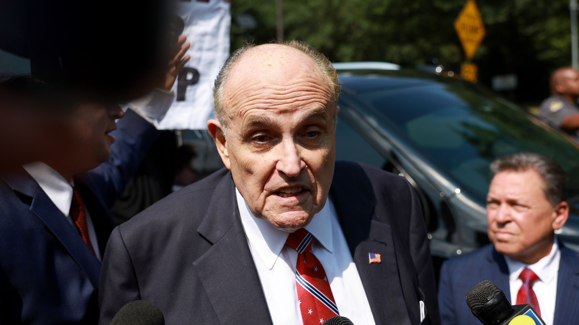  Rudy Giuliani speaks to the media after leaving the Fulton County jail on August 23, 2023 in Atlanta, Georgia.