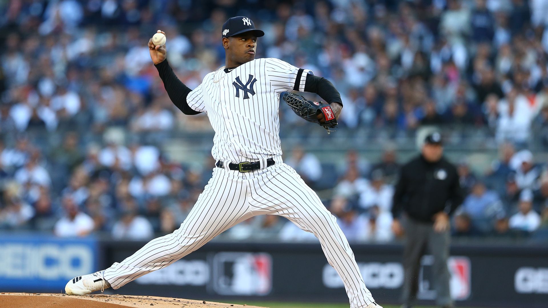 Luis Severino #40 of the New York Yankees pitching