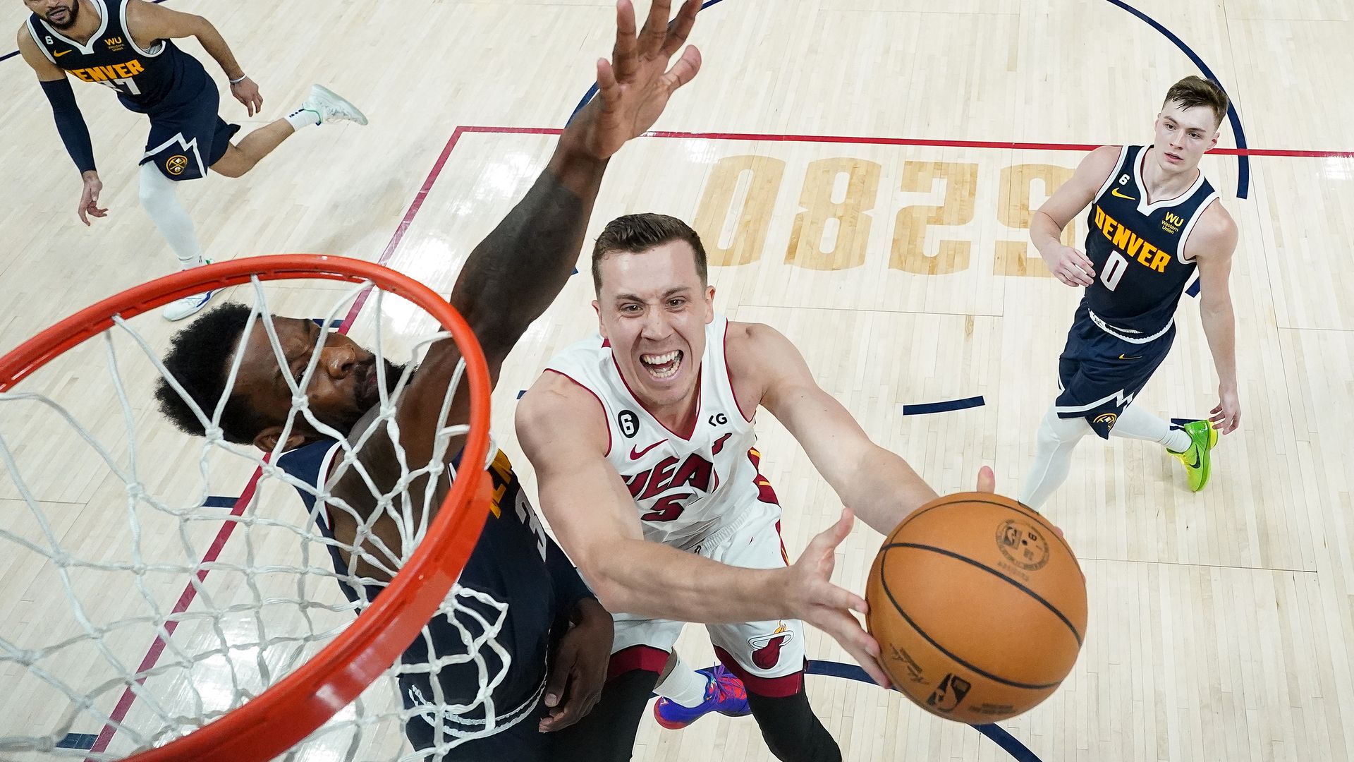 duncan robinson finishing at the hoop