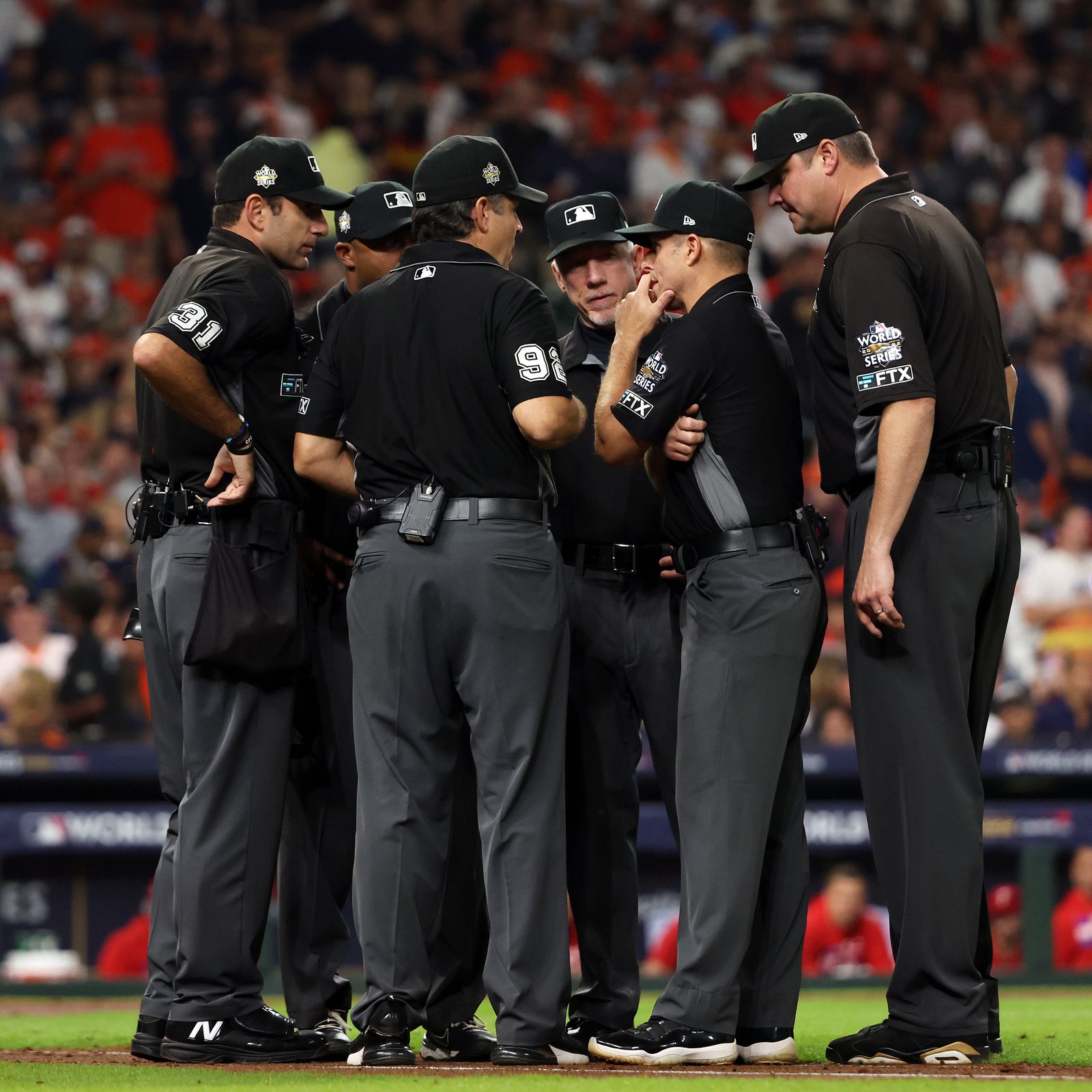 10 Major League Baseball umpires retire in historic exodus