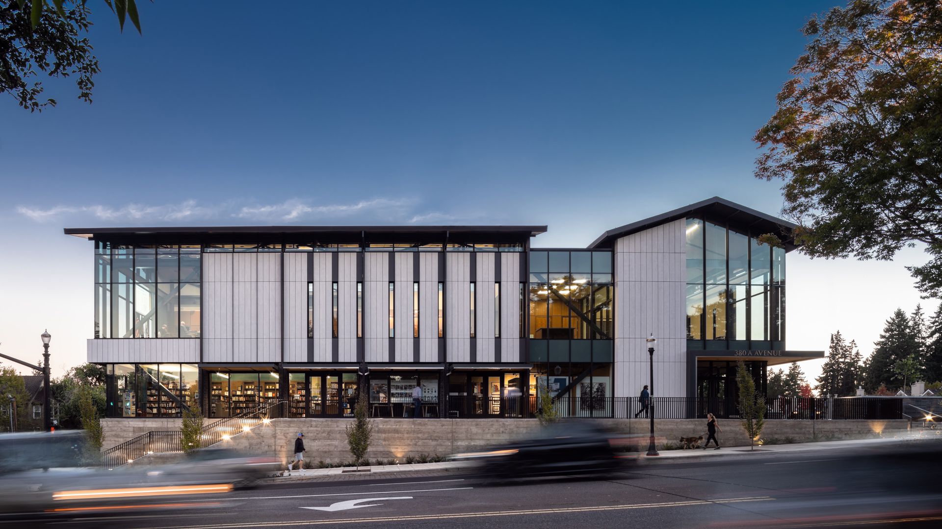 Image shows the new city hall building in Lake Oswego.