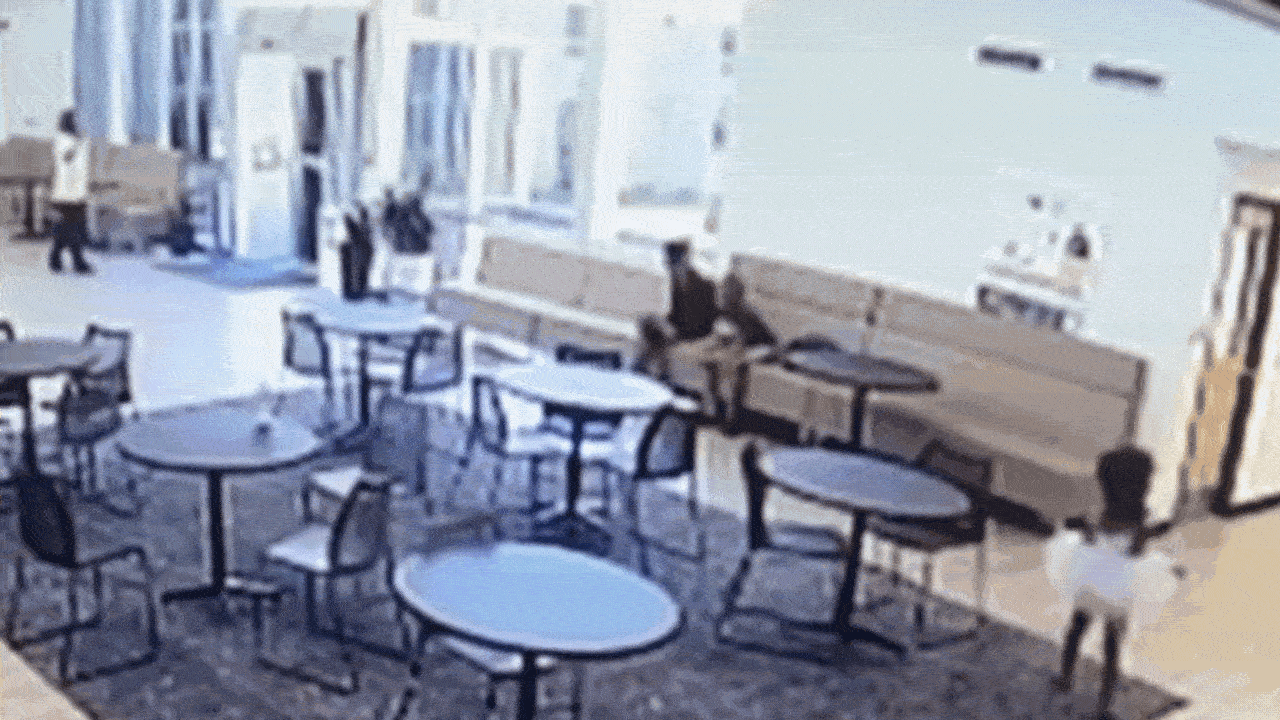 A gif that shows the incident occurring.