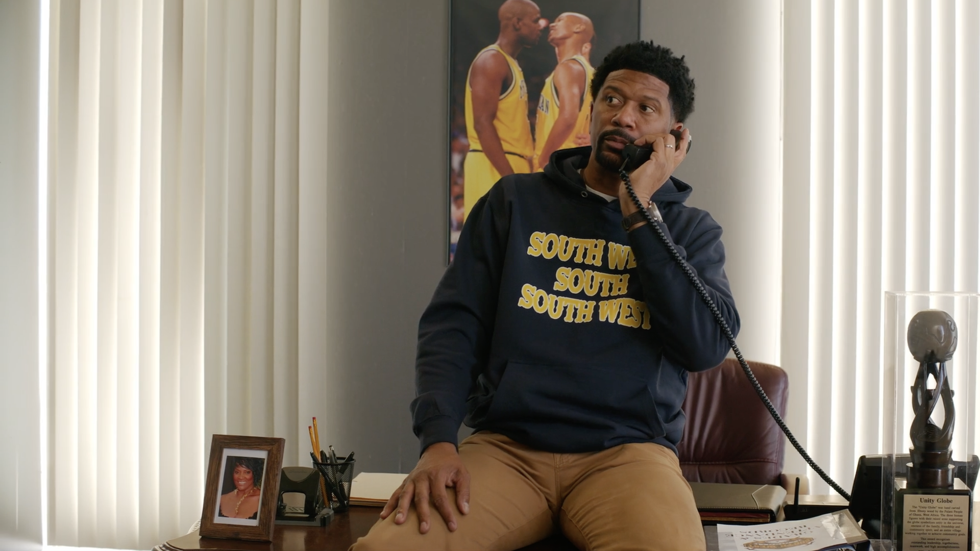Jalen Rose in a scene from his new series on Tubi, "South West High."