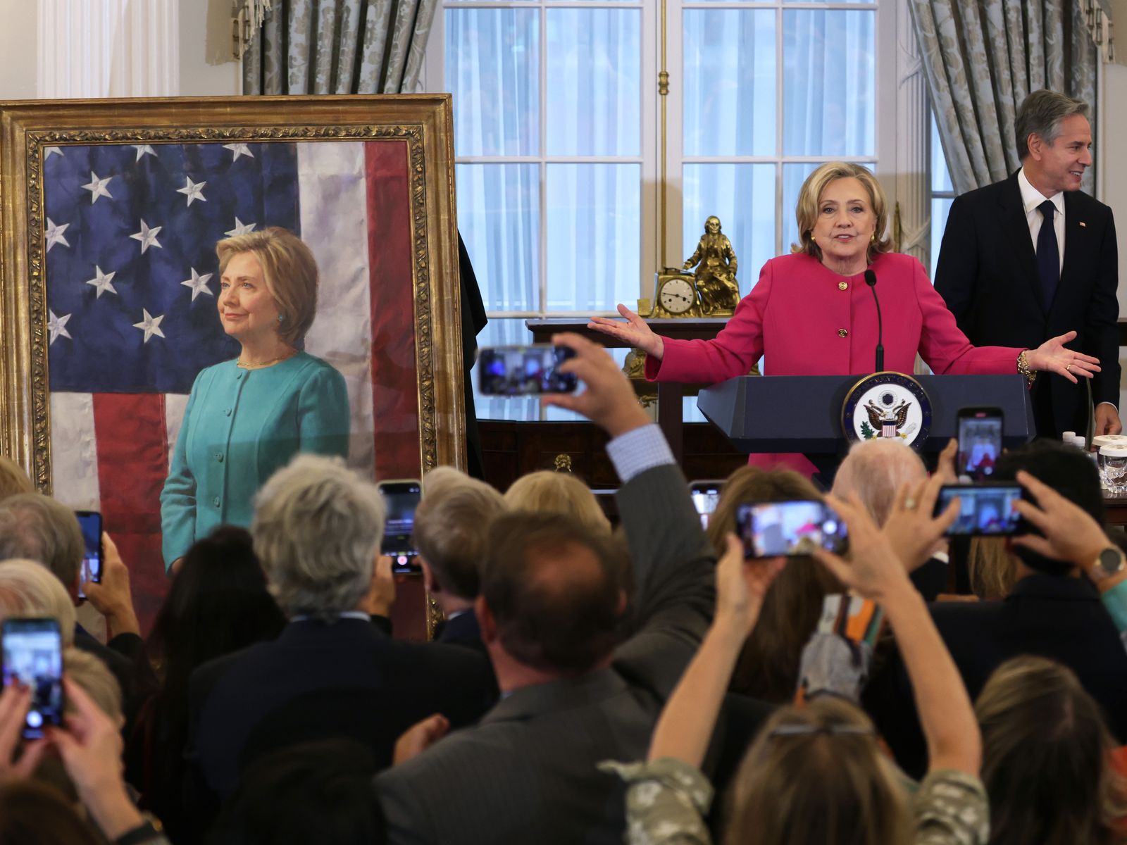 Hillary Clinton portrait unveiled at State Department