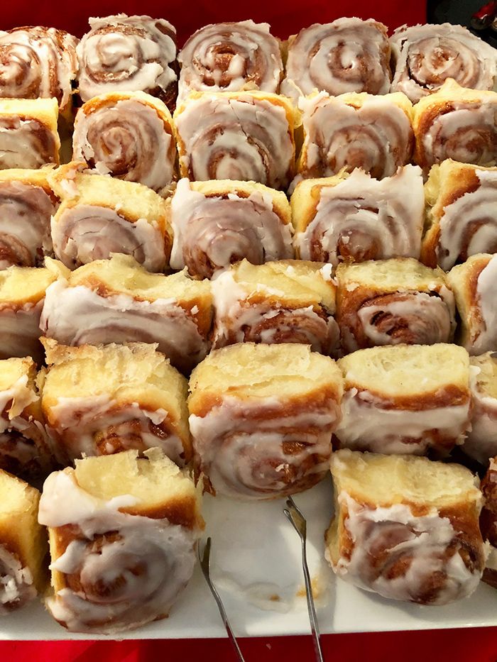 cinnamon-rolls-at-the-greenbrier-charlotte