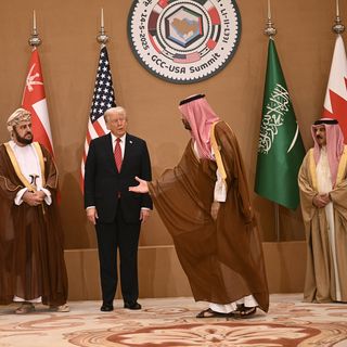 Scoop: Trump to hold Iran talks with Gulf leaders next week