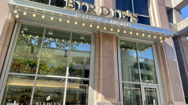 Luxe Birdie★デニム×タータンチェック柄カフェマット★丸型ラウンド Fayetteville Street's all-day cafe - Axios Raleigh 犬服・アクセサリー