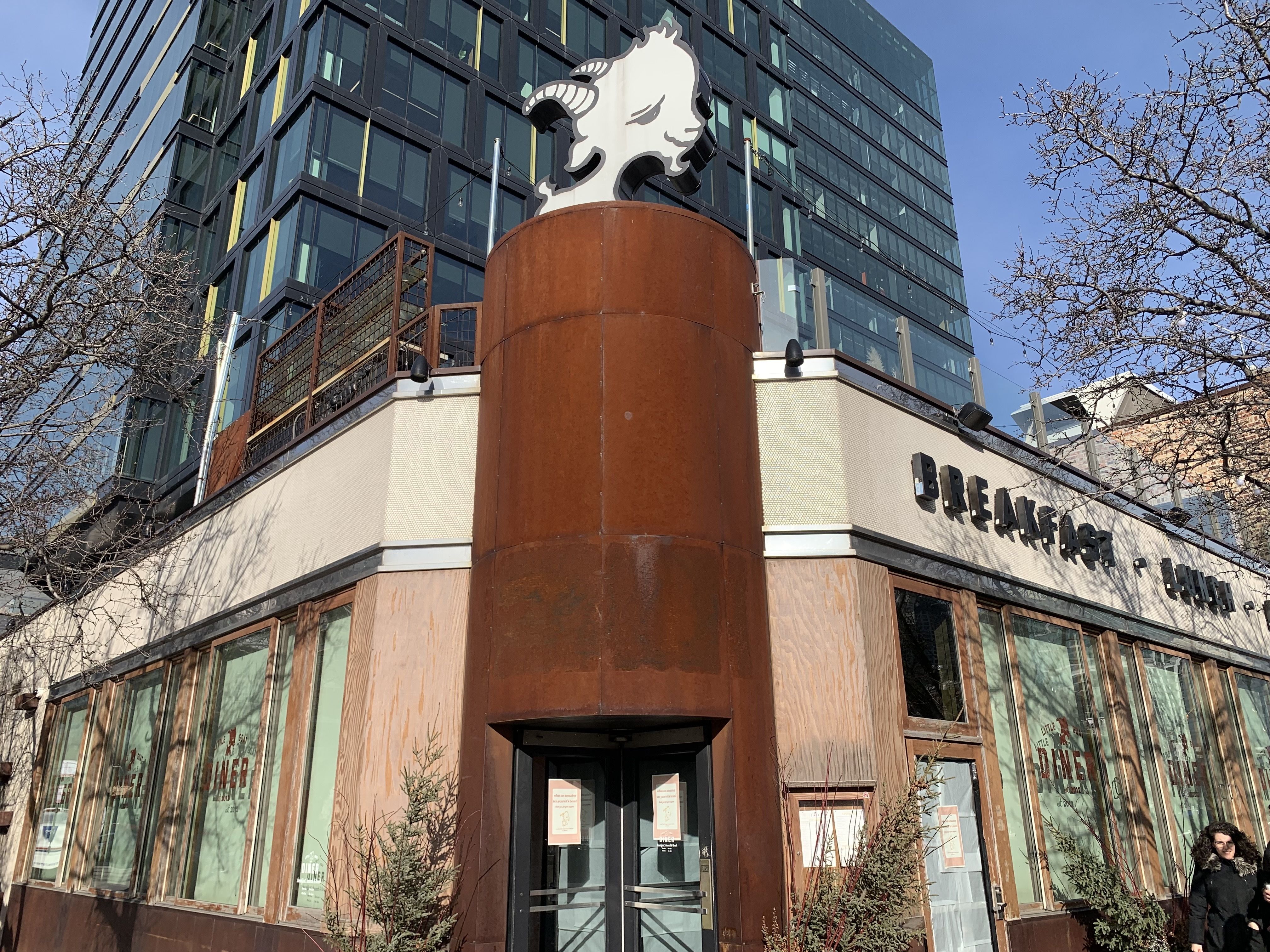 Photo of a facade of a restaurant