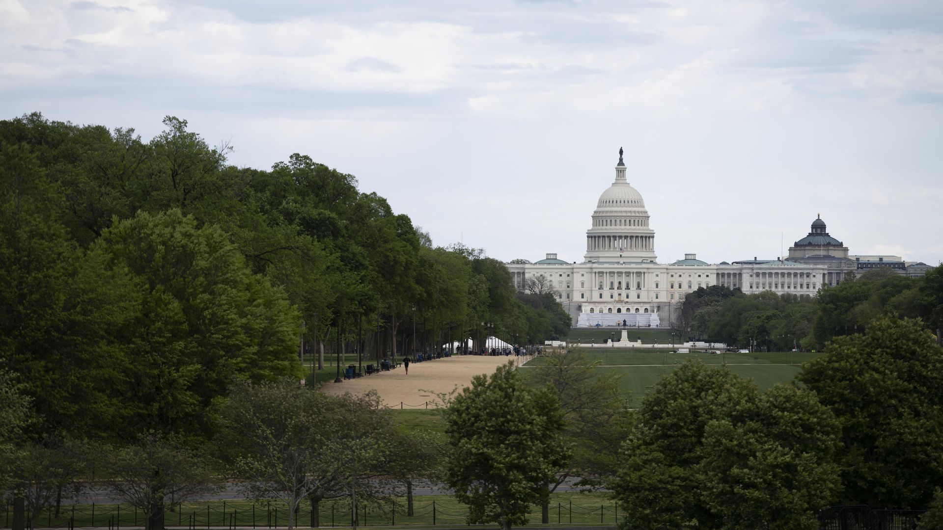 US Capitol building in the distance