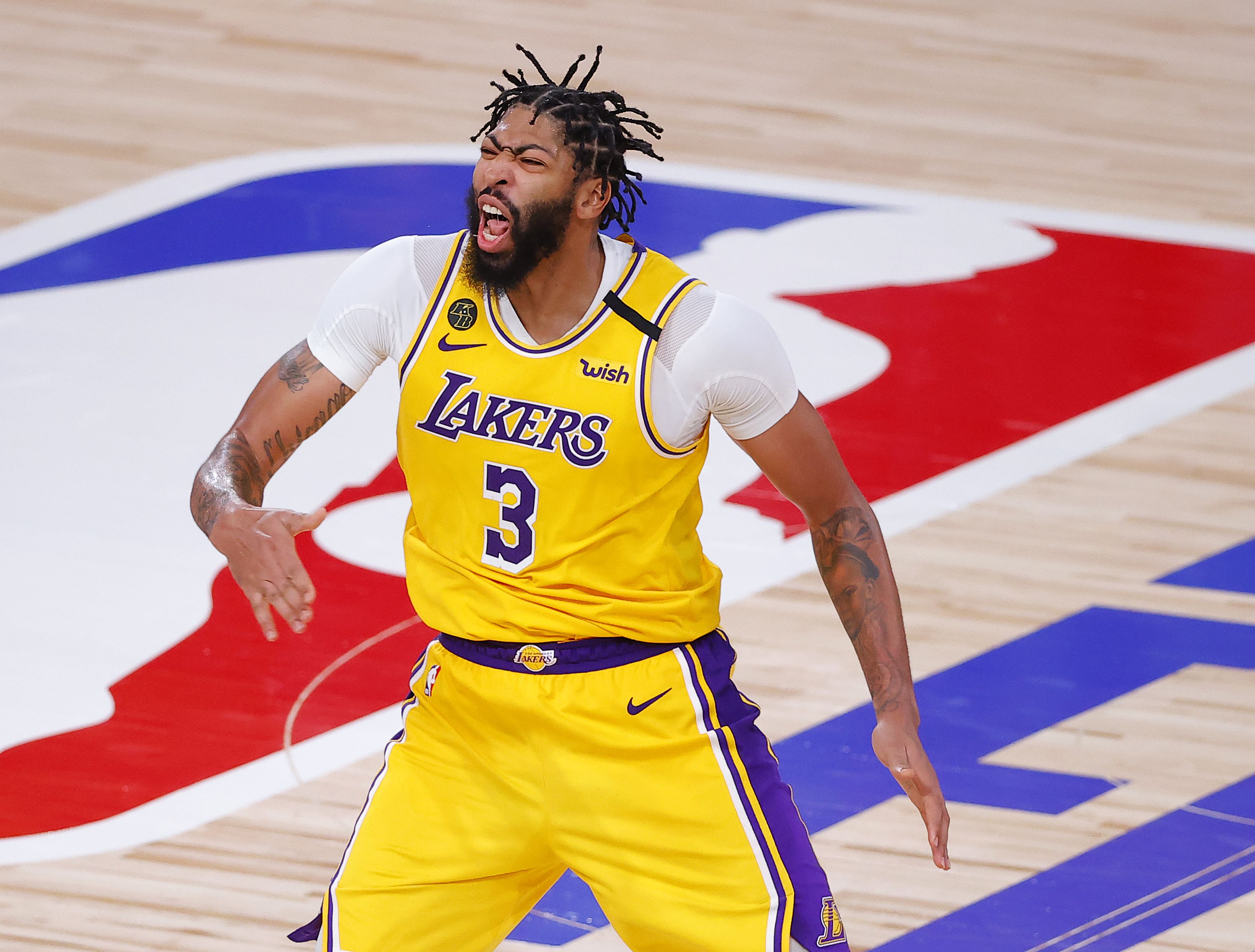 Anthony Davis celebrates