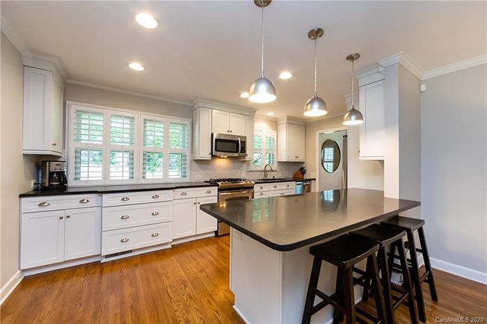 3769 Stokes Ave. kitchen