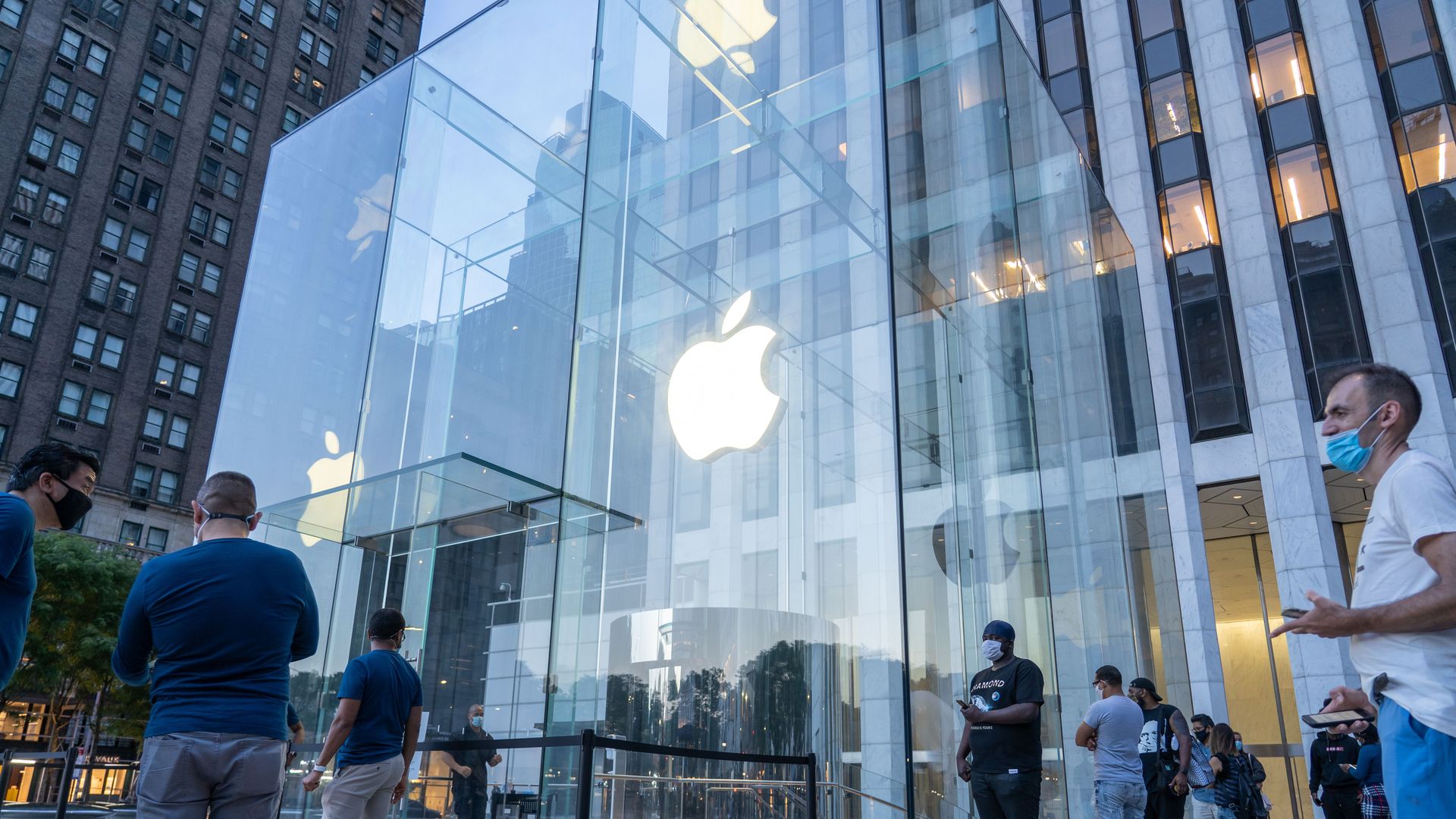 Apple closes more stores again after Covid-19 surge