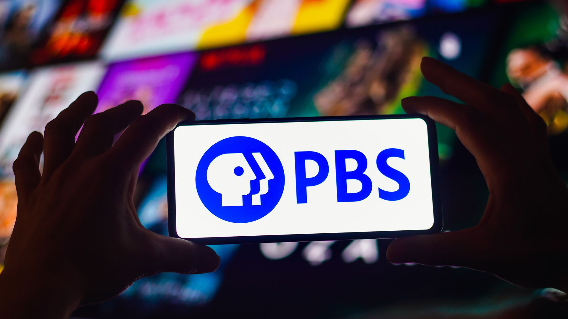 PBS stops tweeting after Musk adds “government-funded” label (axios.com)
