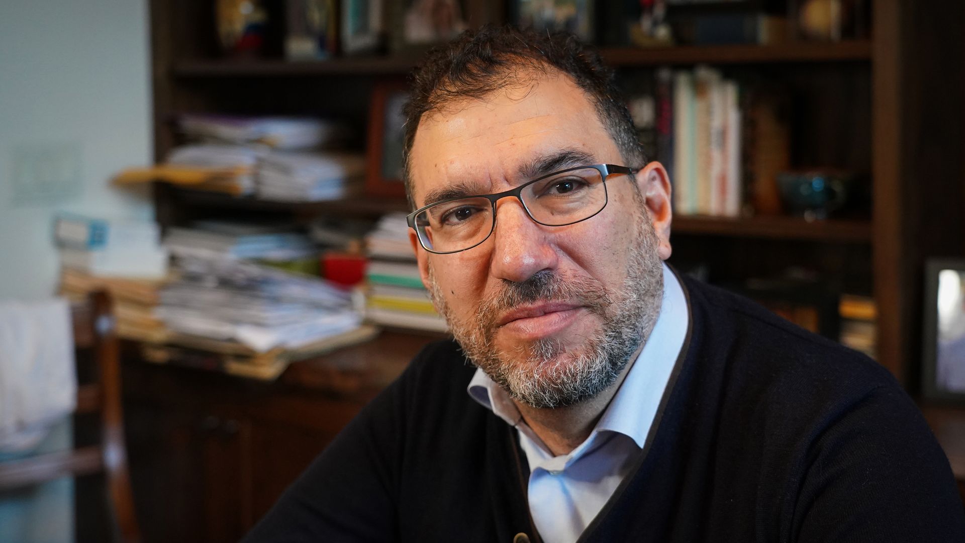 Image depicts a headshot of outgoing White House senior adviser for COVID-19 Andy Slavitt.