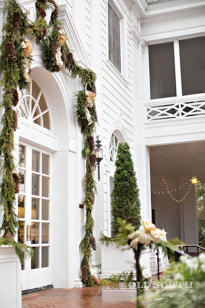 holiday decorations outside duke mansion