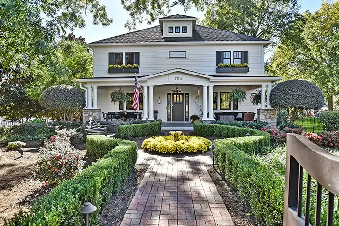 704 e 36th street outside