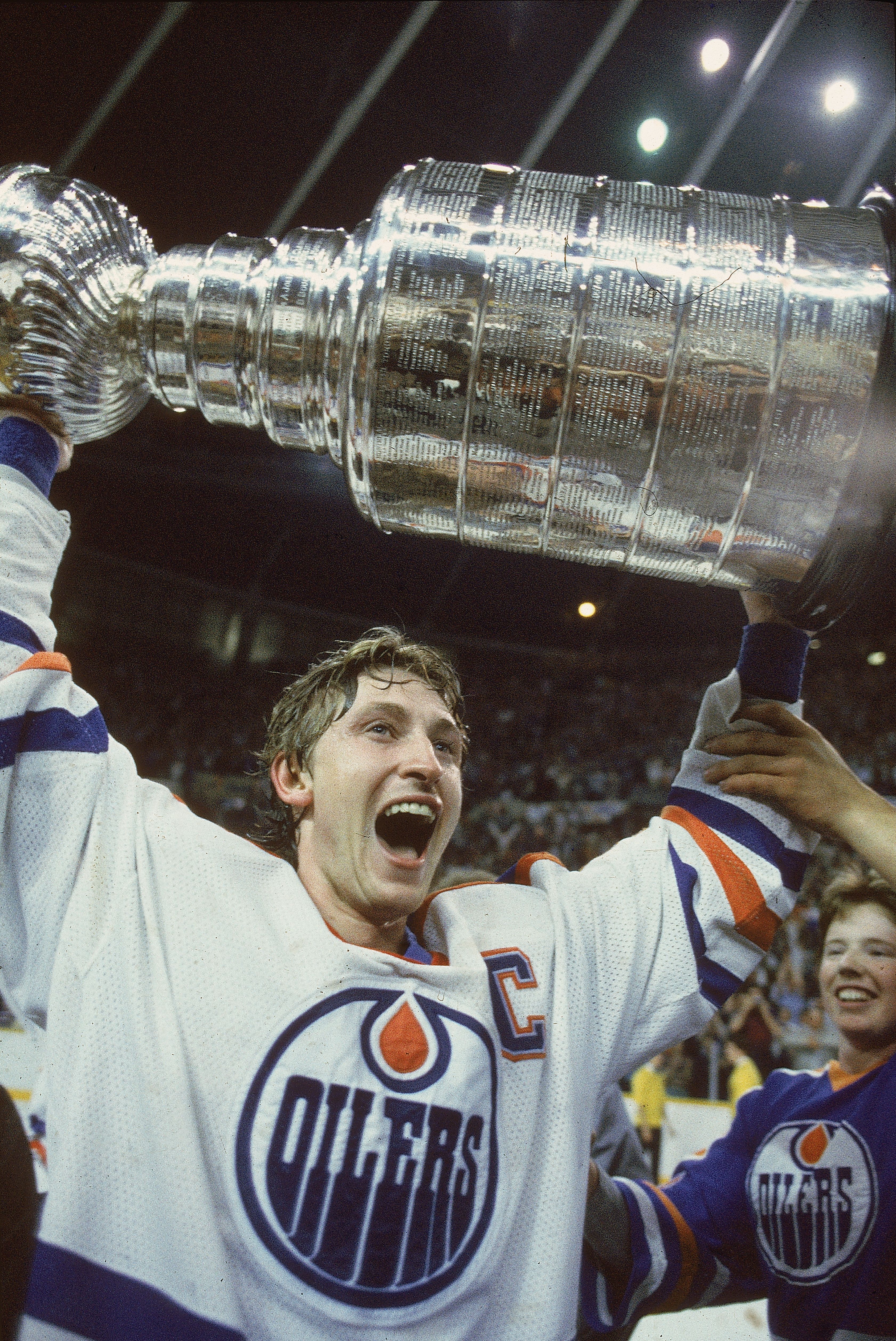 Wayne Gretzky holding the Stanley Cup