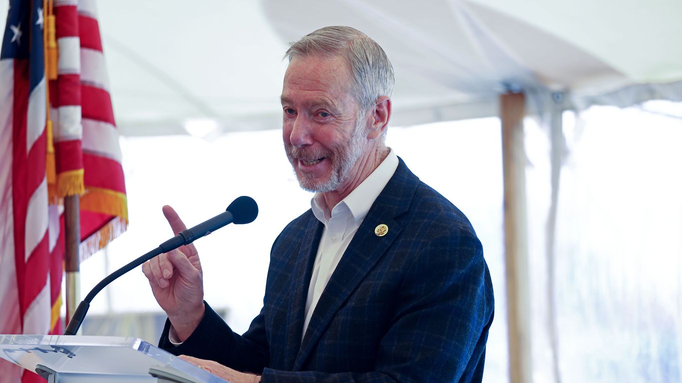 Lynch survives Roath's primary challenge