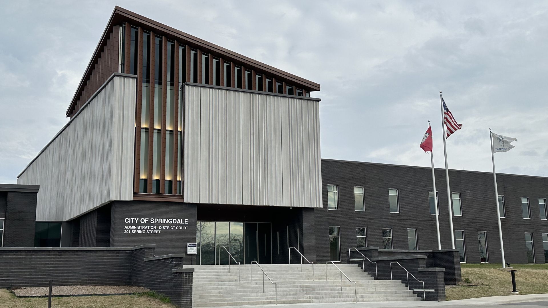 photo of springdale city hall