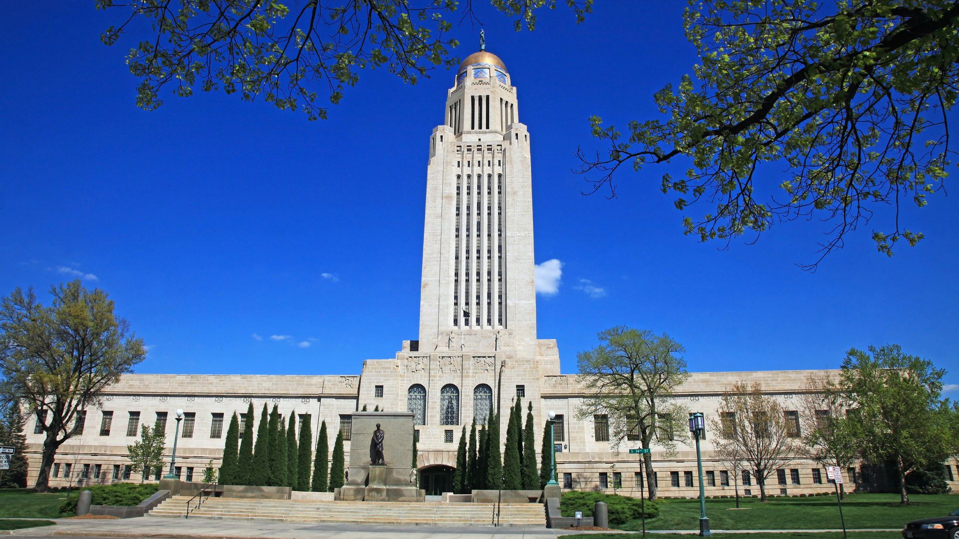 Picture of the Nebraska state Capitol